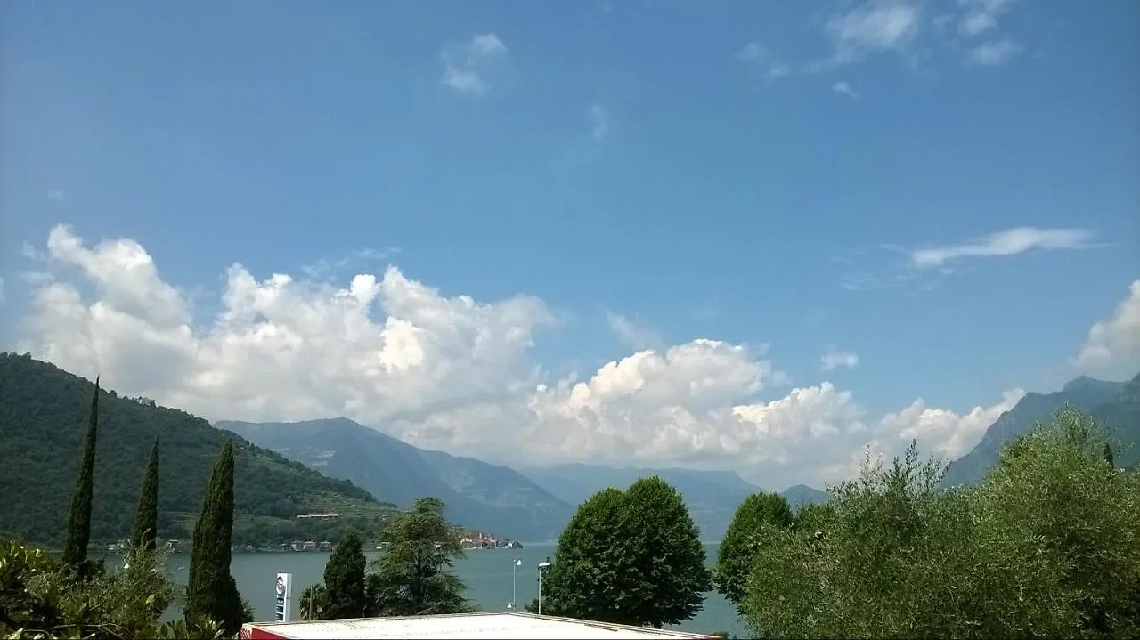 Villa Leilani B&B Sale Marasino Couette-café