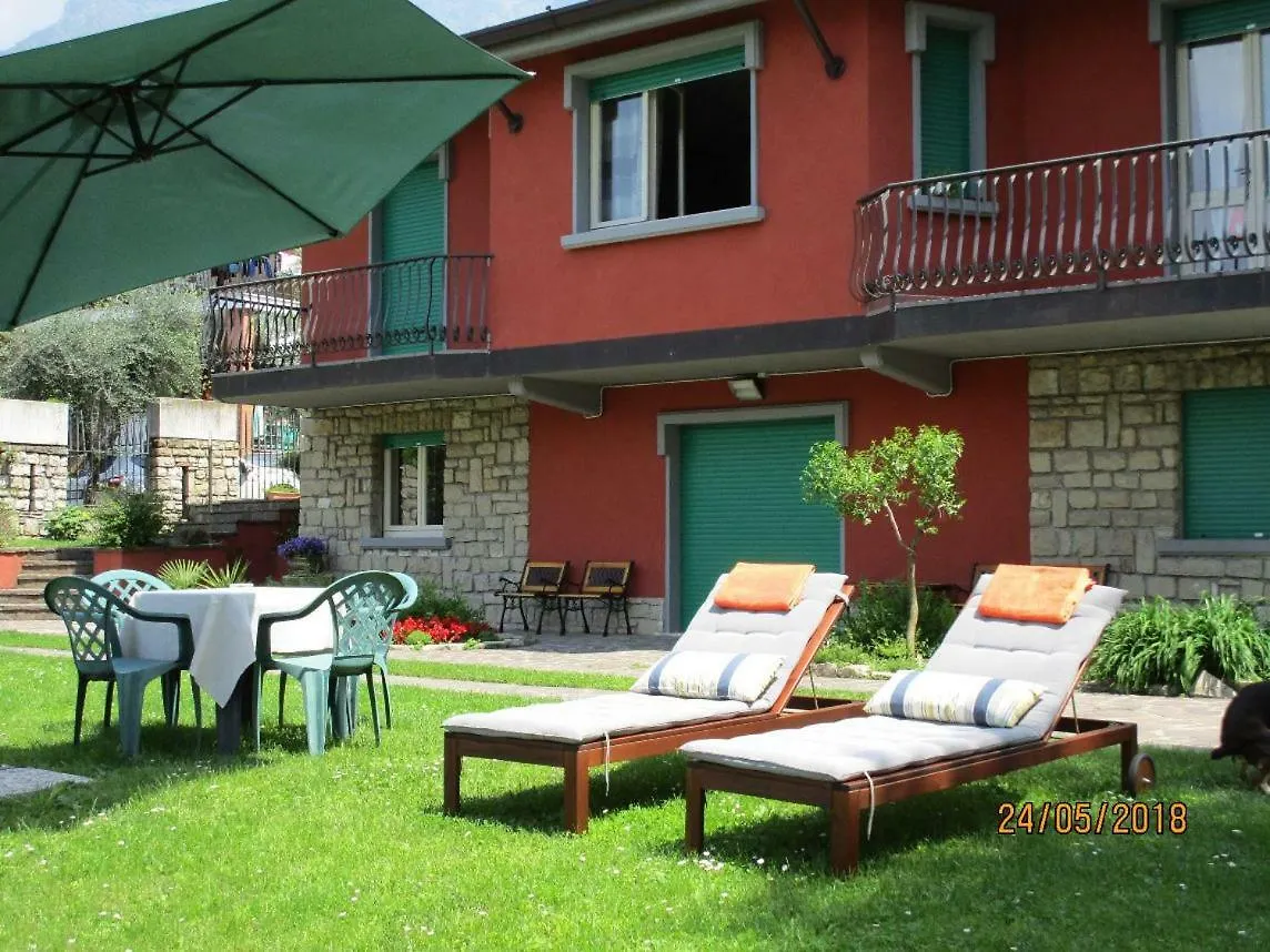 Villa Leilani B&B Sale Marasino Couette-café